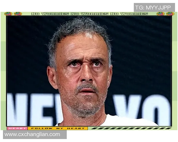 足球明星见小粉丝泪洒现场感动瞬间引发全场共鸣